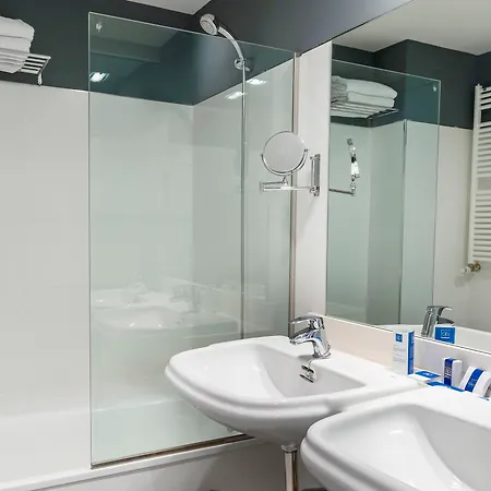 Ar Isabel De Farnesio Hotel 4*